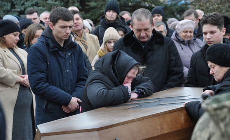 Після десятимісячної невідомості додому «на щиті» повернувся молодий воїн з Чортківщини