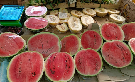 Кавуни цього літа: по дві дольки з кожурою