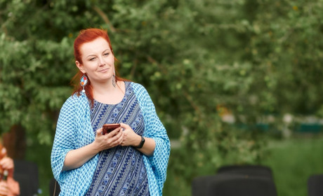Радміла Костомолова із Жовтих Вод допомагає ЗСУ: її фонд вже передав допомоги на 17 мільйонів