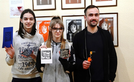 Художник Роман Кірпа провів майстер-клас із ліногравюри для творчої молоді Переяслава