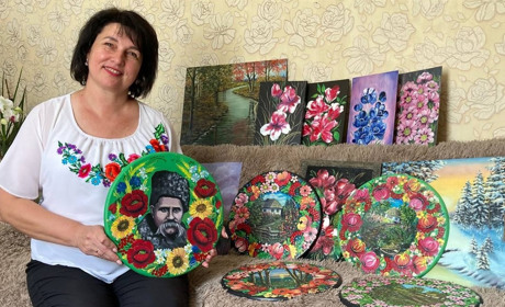 Ніна Дідичук із Переяславщини винайшла техніку малювання й зібрала в Instagram 200 тисяч підписників