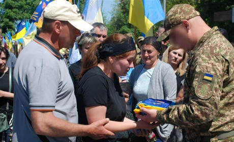 У День Героїв Шосткинщина попрощалася з двома нацгвардійцями, які разом загинули