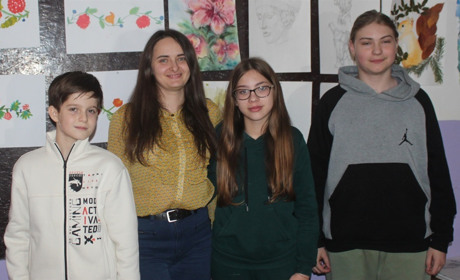 «Я надіялася, та не вірила». Майстриня витинанки з Городоччини отримала стипендію Президента України