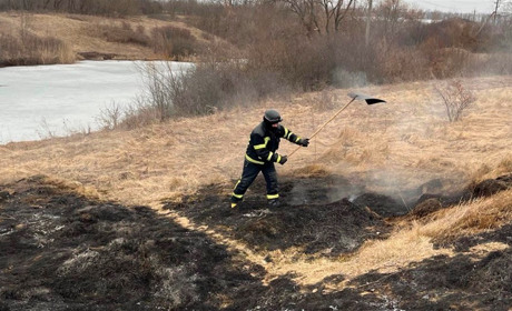 На Великобурлуччині спіймали палія: чоловікові доведеться сплатити штраф