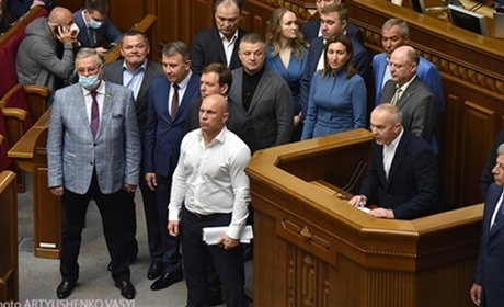 ОПЗЖ, партія Шарія та інші: в Україні призупинили діяльність низки партій