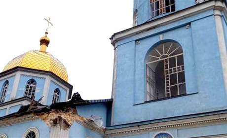 Ворожі обстріли на Херсонщині: окупанти поцілили у церкву, житлові будинки та підприємство