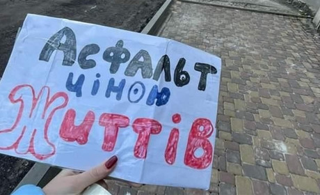 На провулку Поштовому в Глухові відбулися одиночні пікети (ФОТО, ВІДЕО)