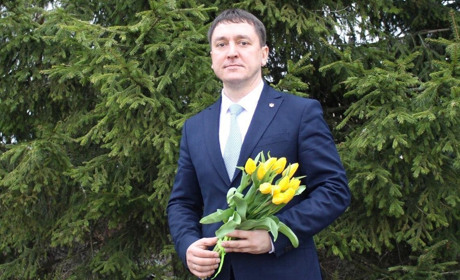 Руслан Серпенінов вітає з Міжнародним жіночим днем