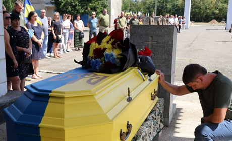 Южноукраїнці попрощалися з військовим Анатолієм Пасічником