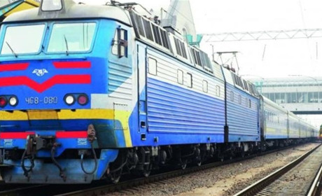 Укрзалізниця призначить 11 додаткових поїздів на великодні та травневі свята