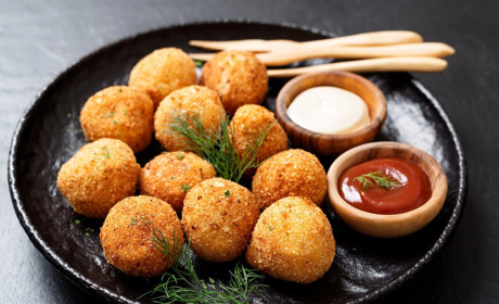 Рецепт дня: картопляні кульки з грибною начинкою