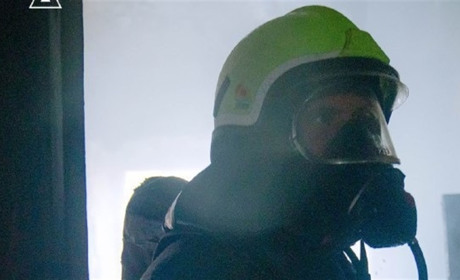 Шосткинські вогнеборці врятували під час пожежі людину