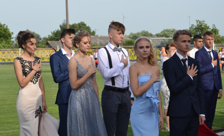 255 старокостянтинівських випускників зустріли світанок дорослого життя