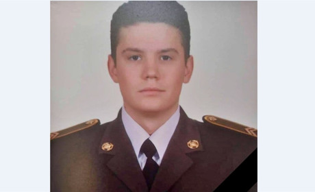 Захисник Олександр Янголь зі студентської лави потрапив на передову, там і обірвалося його юне життя