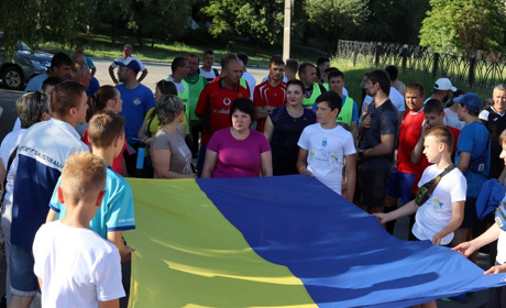 У Лозовій напередодні Олімпійського дня відбувся масовий спортивний забіг (фото)