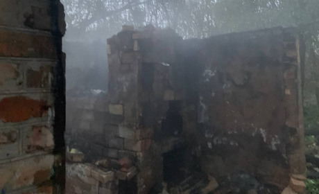 На Смілянщині у приватному домоволодінні сталася пожежа у надвірній господарчій споруді