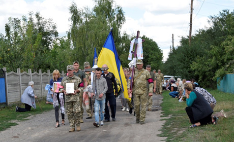 У Жмеринській громаді в останню путь провели загиблого Героя Василя Олійника: щирі співчуття рідним