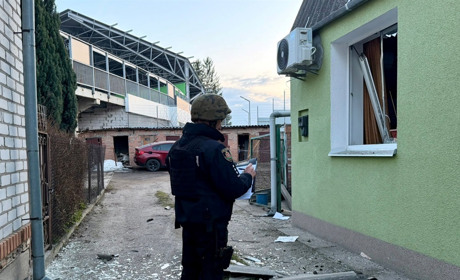 Поліція документує наслідки російського удару по центру Житомира 24 березня