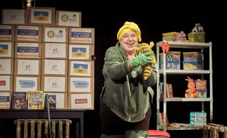 Пережила окупацію Херсона і втратила все після підриву Каховської ГЕС: історія жінки на сцені