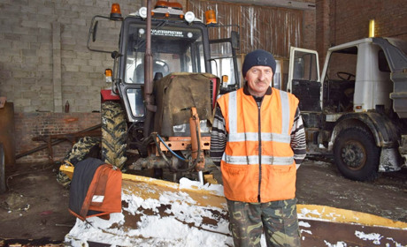 Як гартувалася сталь: на Володимиреччині тракторист 3 доби без сну і відпочинку розчищав дороги