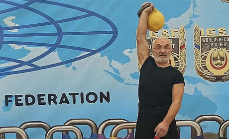 Костянтин Омельчук виборов золото. Спортсмен взяв участь у змаганнях з гирьового спорту у Києві