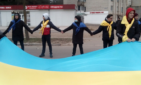 «Ви тут за Порошенка стоїте, гади»