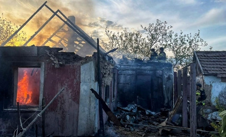 На Херсонщині російські терористи атакували житлові будинки та критичну інфраструктуру