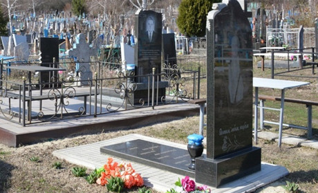 Жителям Сватівщини радять не відвідувати кладовища на Проводи. На коли перенесли поминальні дні