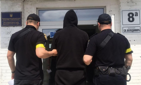 Розбійний напад серед білого дня. Підозрюваному загрожує до п'ятнадцяти років тюрми