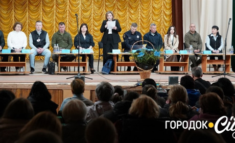 У Городку родини зниклих безвісти воїнів зустрілися з представницею Омбудсмана