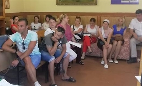 «Під ніж» ідуть усі працівники закладів позашкільної освіти Рахова