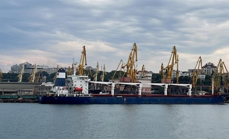 Перше судно з українським зерном вийшло з порту Одеси, в Україну доставили новітнє озброєння