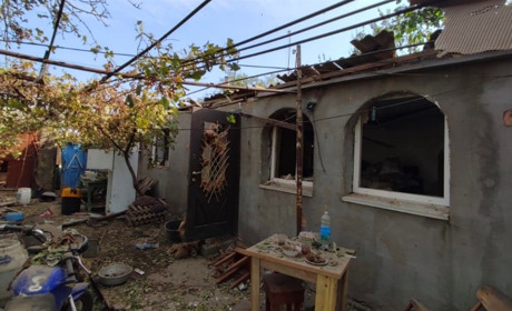 Загарбники атакували критичну інфраструктуру та житлові будинки Херсонщини, будівлю суду