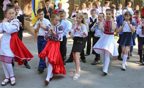 Як дмитрівчани відсвяткували свято Останнього дзвінка