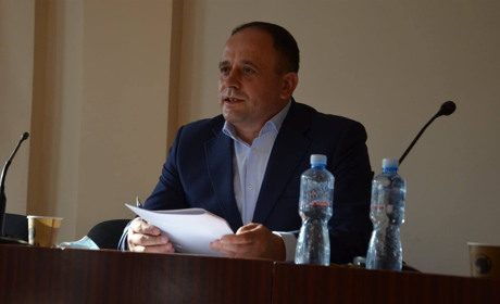 Перша сесія Синельниківської районної ради: обрали голову та вручили посвідчення депутатам