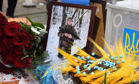 "Сину мій, голубчику, не покидай мене!.." Нетішин попрощався з 22-річним Героєм Назаром Ковальчуком