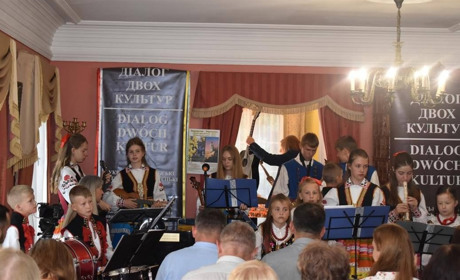 У Кременці розпочався міжнародний форум «Діалог двох культур»