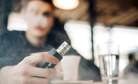 На Житомирщині зафіксували випадок "попкорнових легень" та пневмонії через вейп