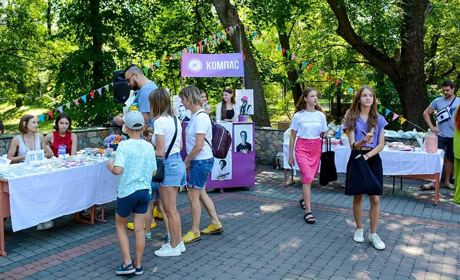 Благодійний ярмарок у Кагарлику: на підтримку захисників зібрали 20 тисяч гривень