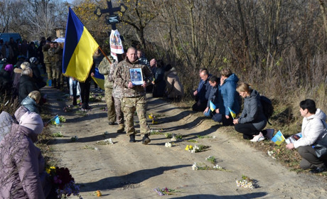 Рідне село стало на коліна. У Баничах попрощалися з 22-річним Героєм Юрієм Мартиненком