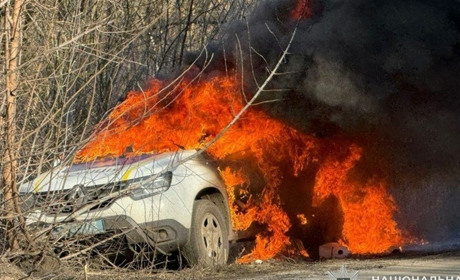 У Сумському районі ворожий дрон атакував авто поліцейських
