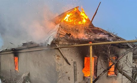 На Херсонщині окупанти атакували будинки, автівки, критичну та соціальну інфраструктуру