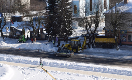 Вивезли вже більше 80 машин: Віталій Якубов прокоментував ситуацію із снігом на дорогах