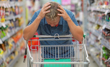 На Уманщині завищують ціни на соціально значущі продукти. Де і на чому «наварюють» найбільше
