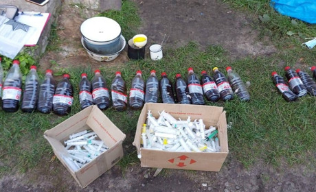 Збут наркотиків у Сарнах: підозрюваних взяли під варту