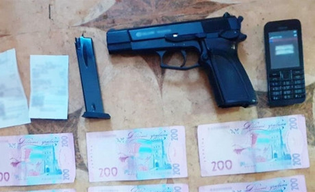 25-річний житель Ічні вручну переробив пістолет у вогнепальну зброю і продав за 6000 гривень