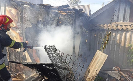 Пожежа у Слободі: вогонь охопив дровник