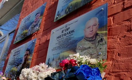 У Барському ліцеї №3 відкрили меморіальну дошку Герою Ігорю Наталюку