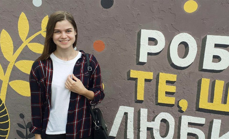 На заборах пишут везде. Но в Мелитополе пишут... леттерингом 