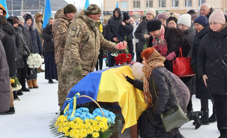 У Сарнах попрощалися з військовим Петром Дячком